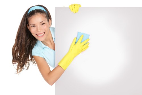Experienced Willesden carpet cleaners refreshing high-traffic flooring
